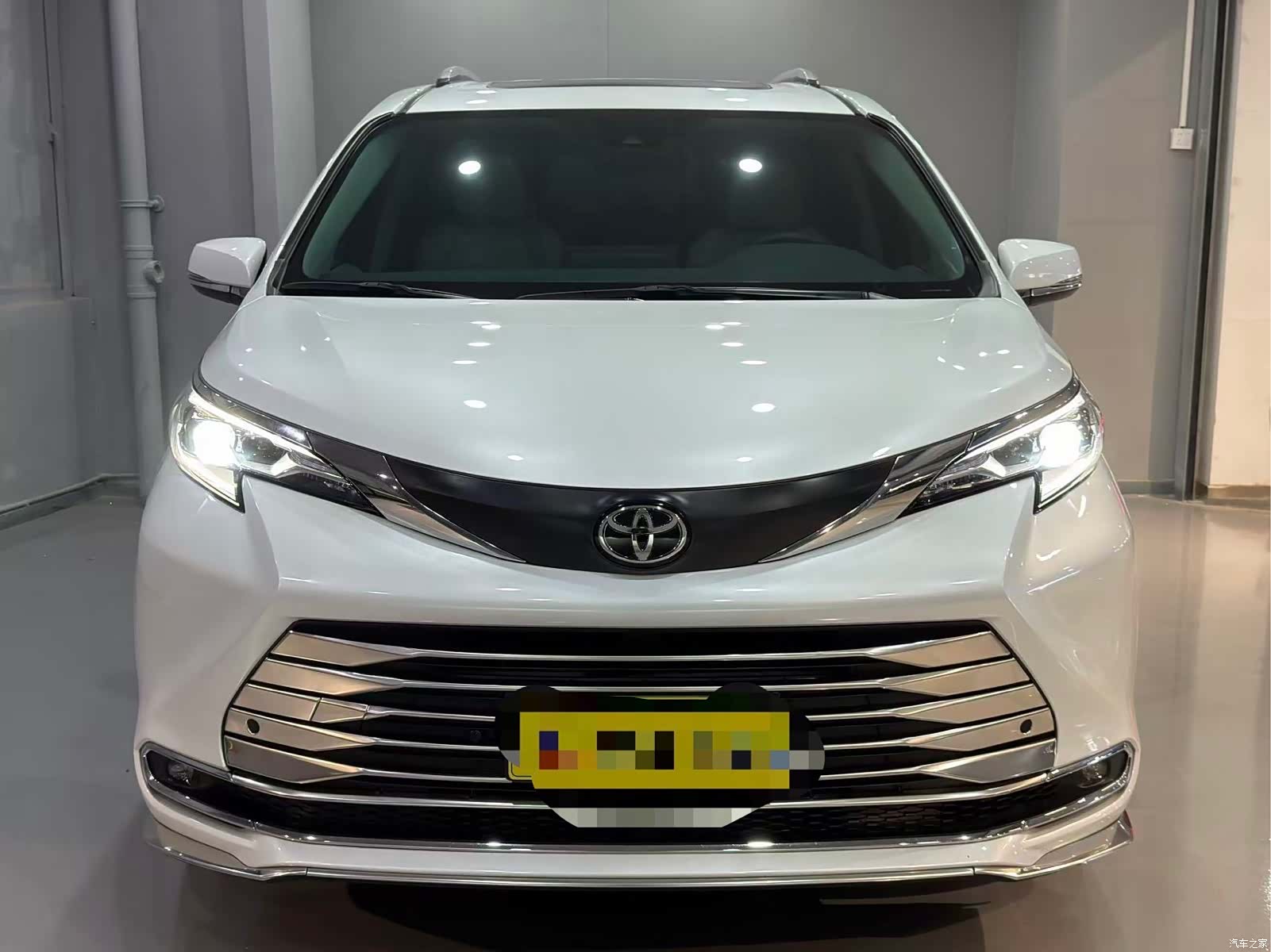 Toyota Sienna, 2024 все фото