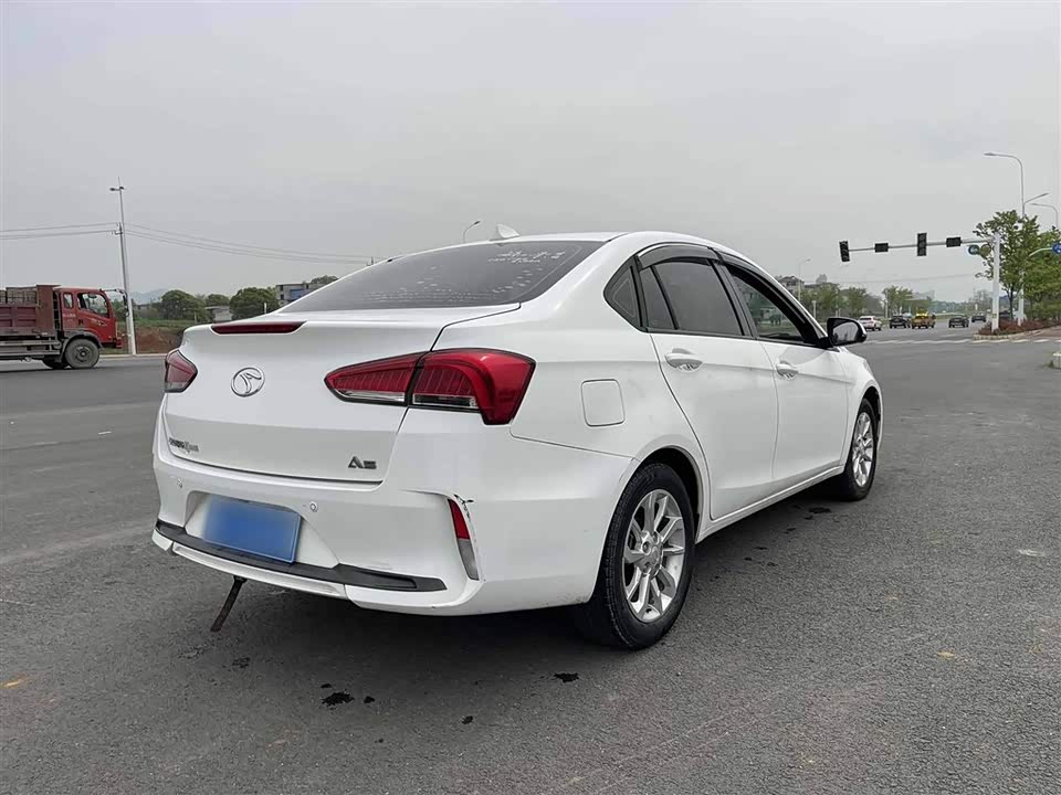 Soueast A5 wing dance