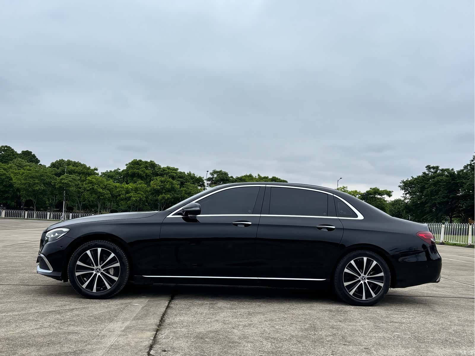 Mercedes-Benz E-Class, 2022 4