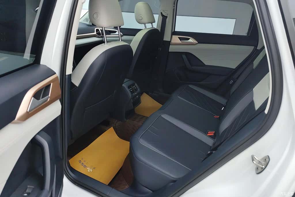 Volkswagen Tharu, 2025 11