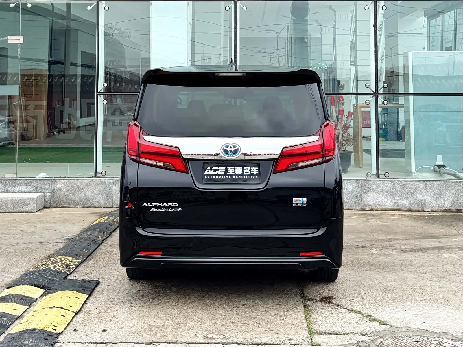 Toyota Alphard, 2021 все фото