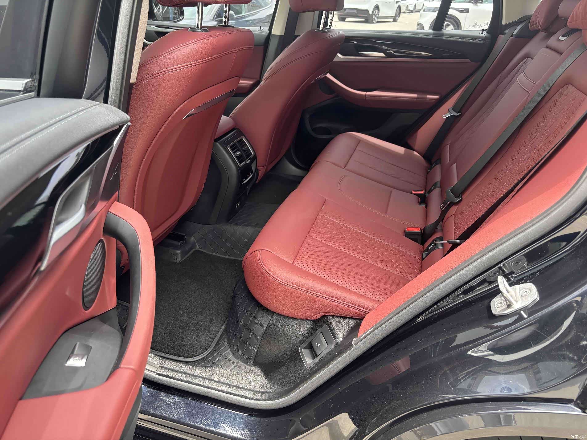 BMW iX3, 2024 6