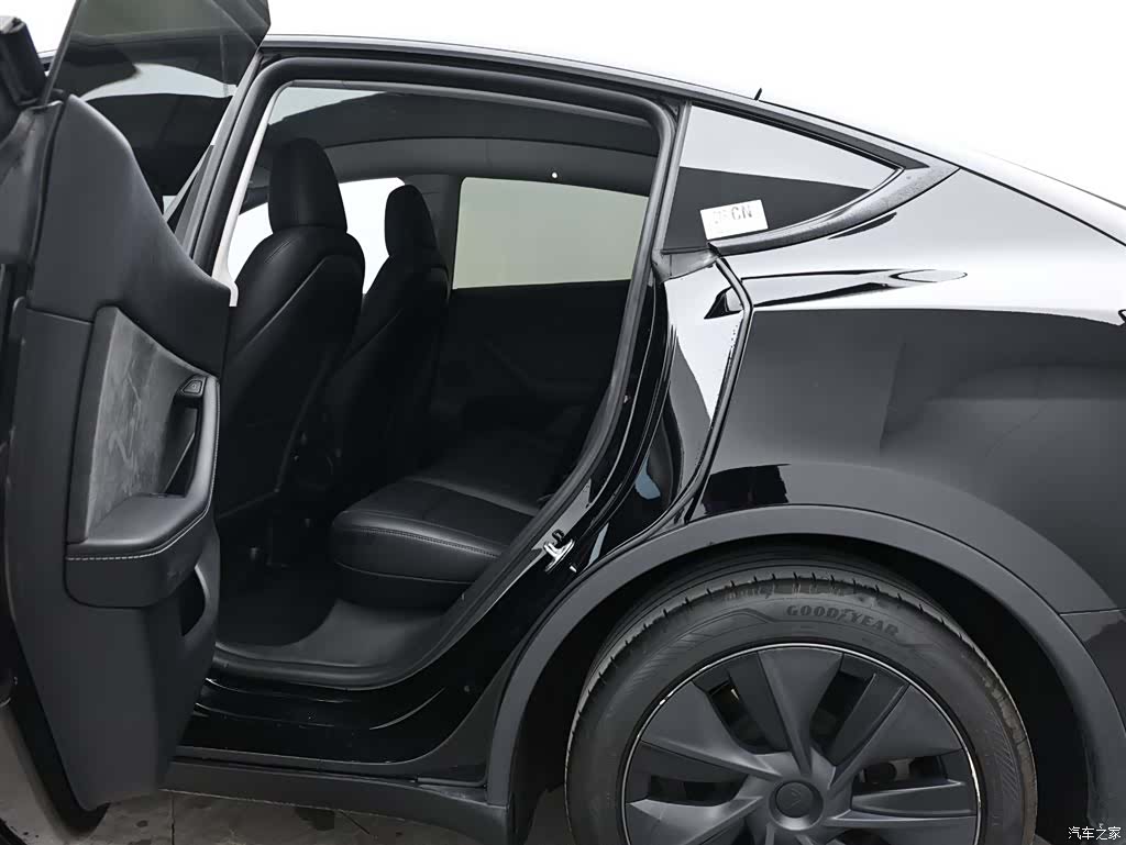Tesla Model Y, 2023 16