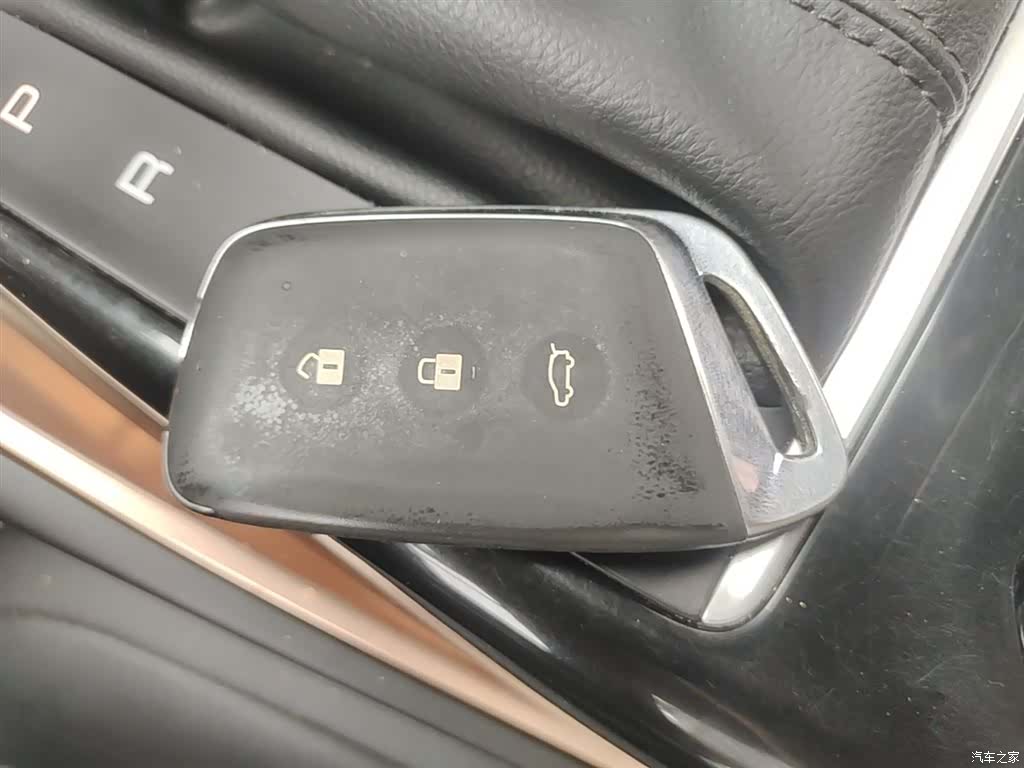 Wuling RS-5, 2020 9