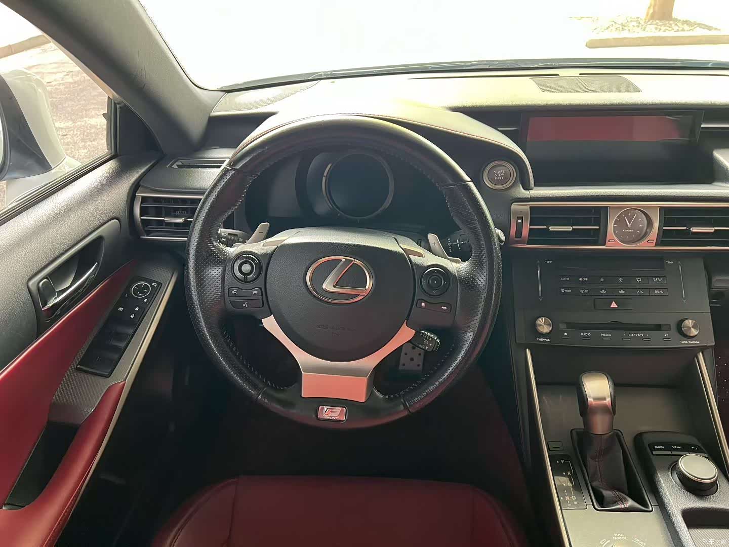Lexus IS, 2016 9