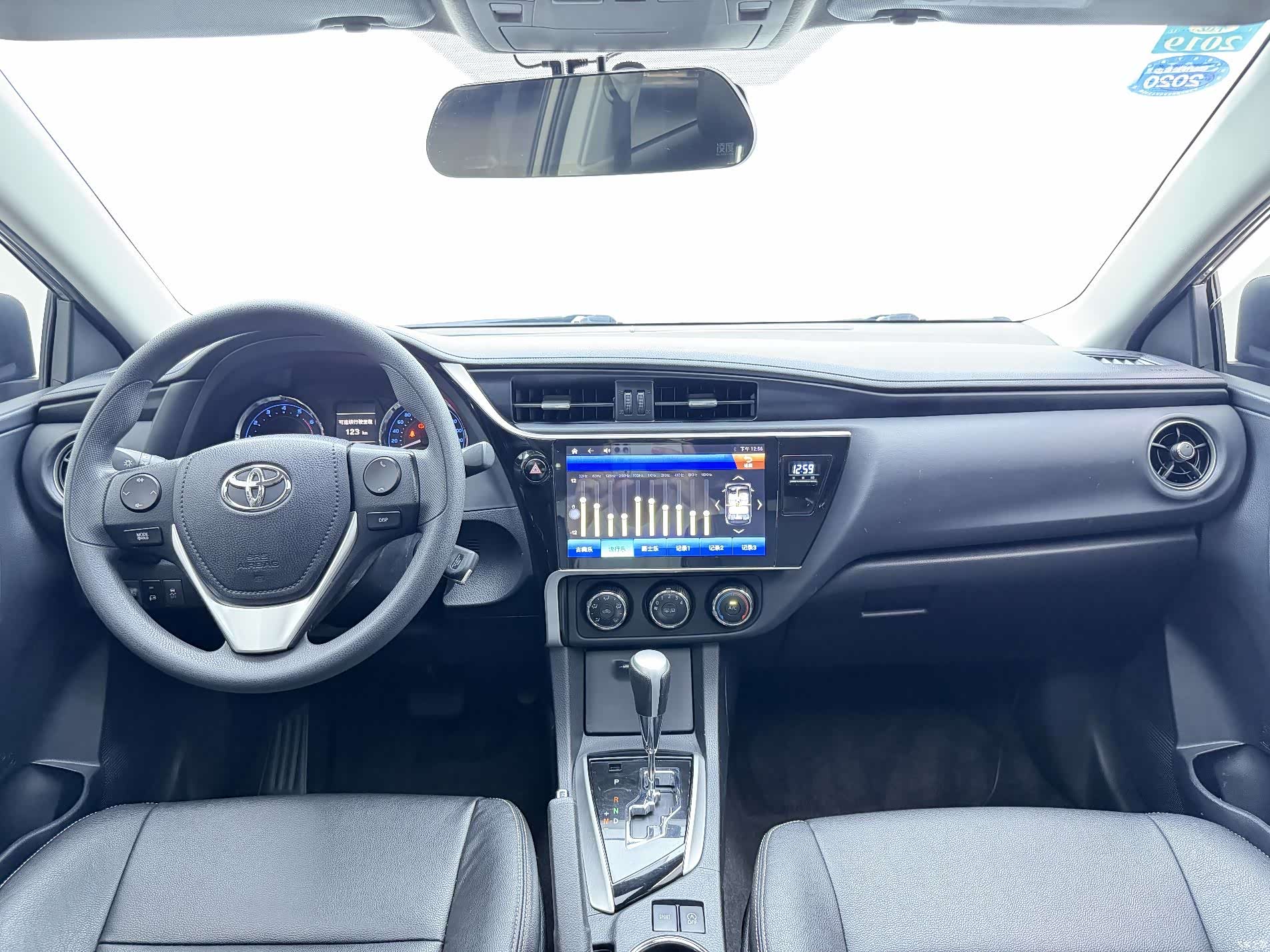 Toyota Corolla, 2017 все фото