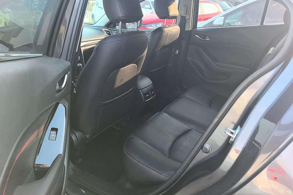 Mazda Mazda3, 2017 11