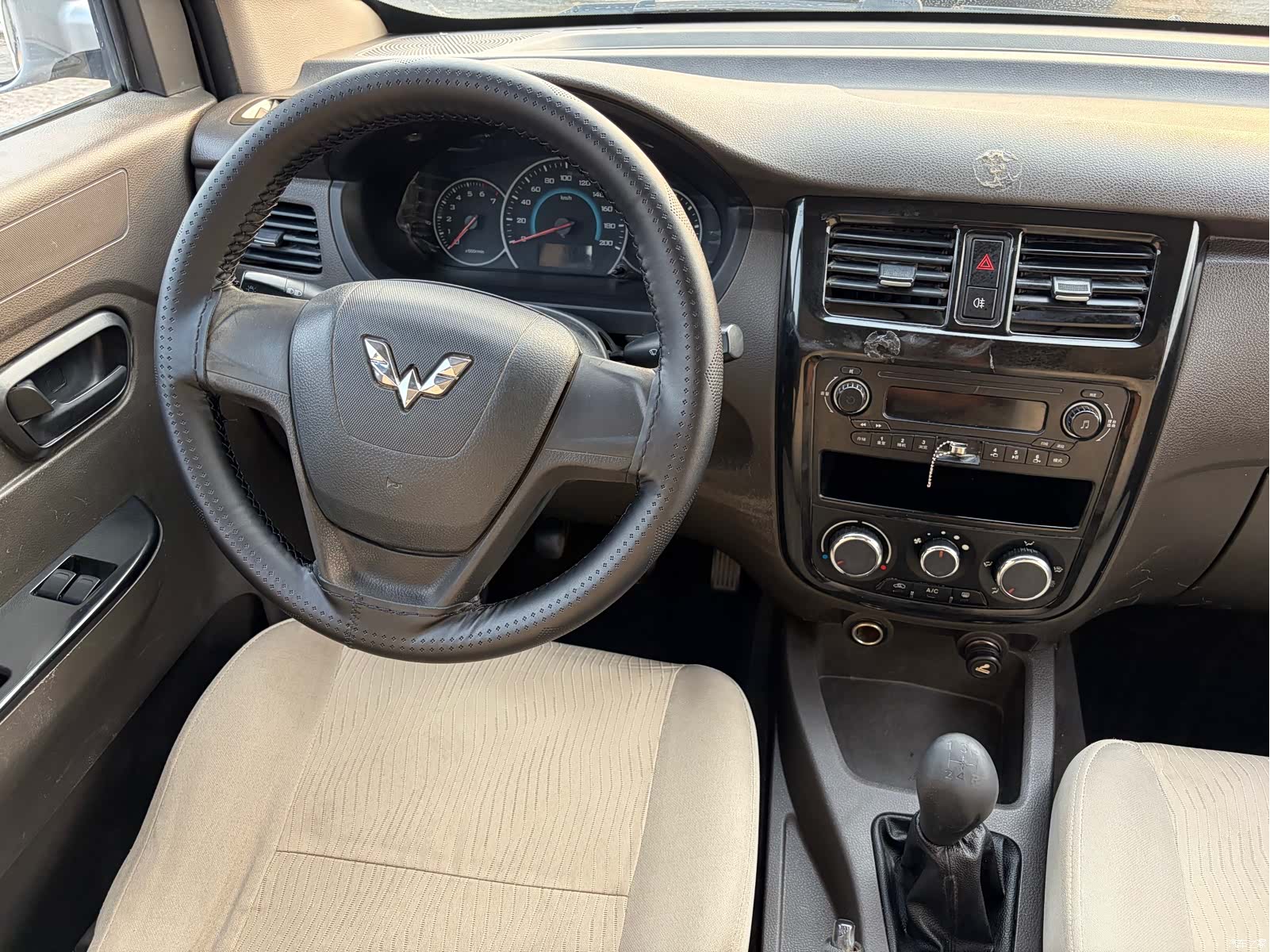 Wuling V, 2017 12