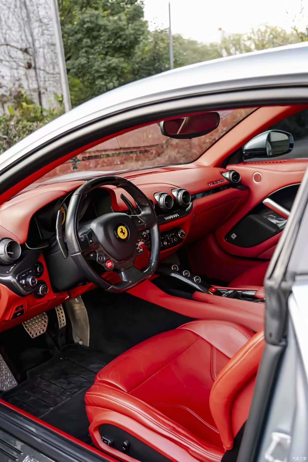 Ferrari F12ber, 2014 6