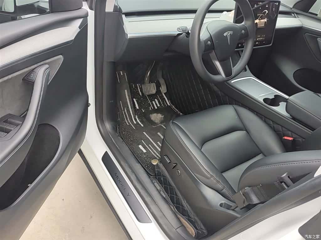 Tesla Model Y, 2024 16