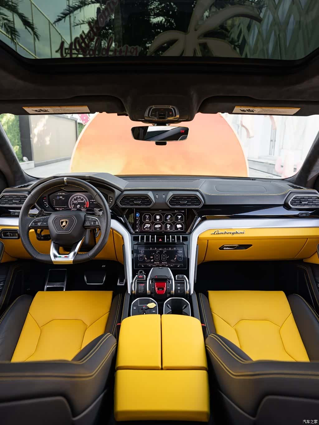 Lamborghini Urus, 2023 10