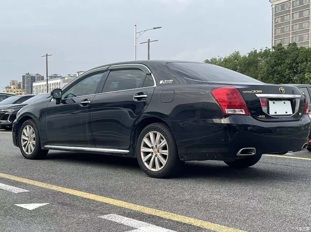 Toyota Crown, 2012 8