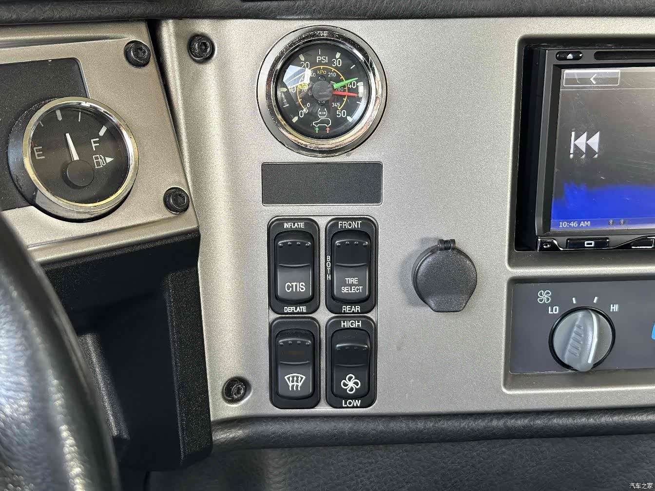 Hummer H1, 2012 15