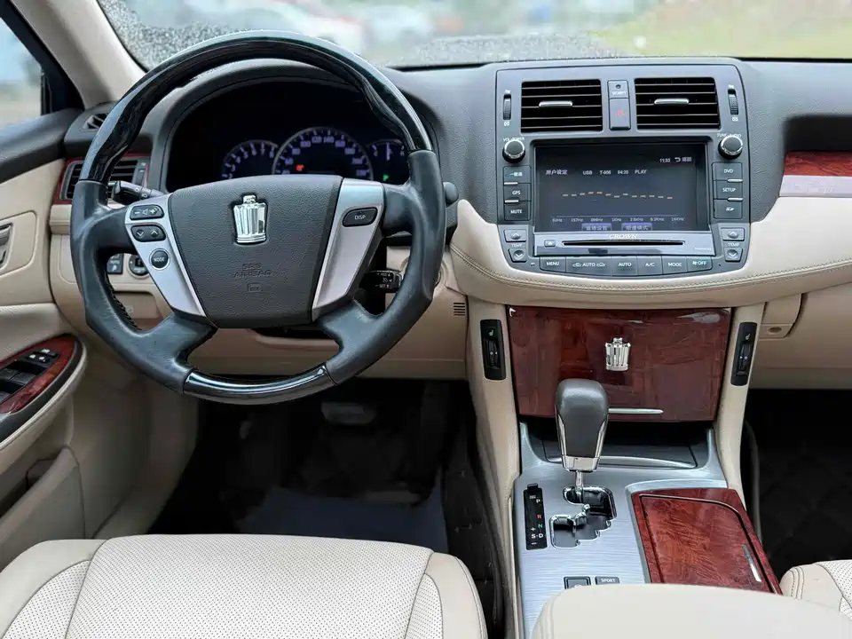 Toyota crown