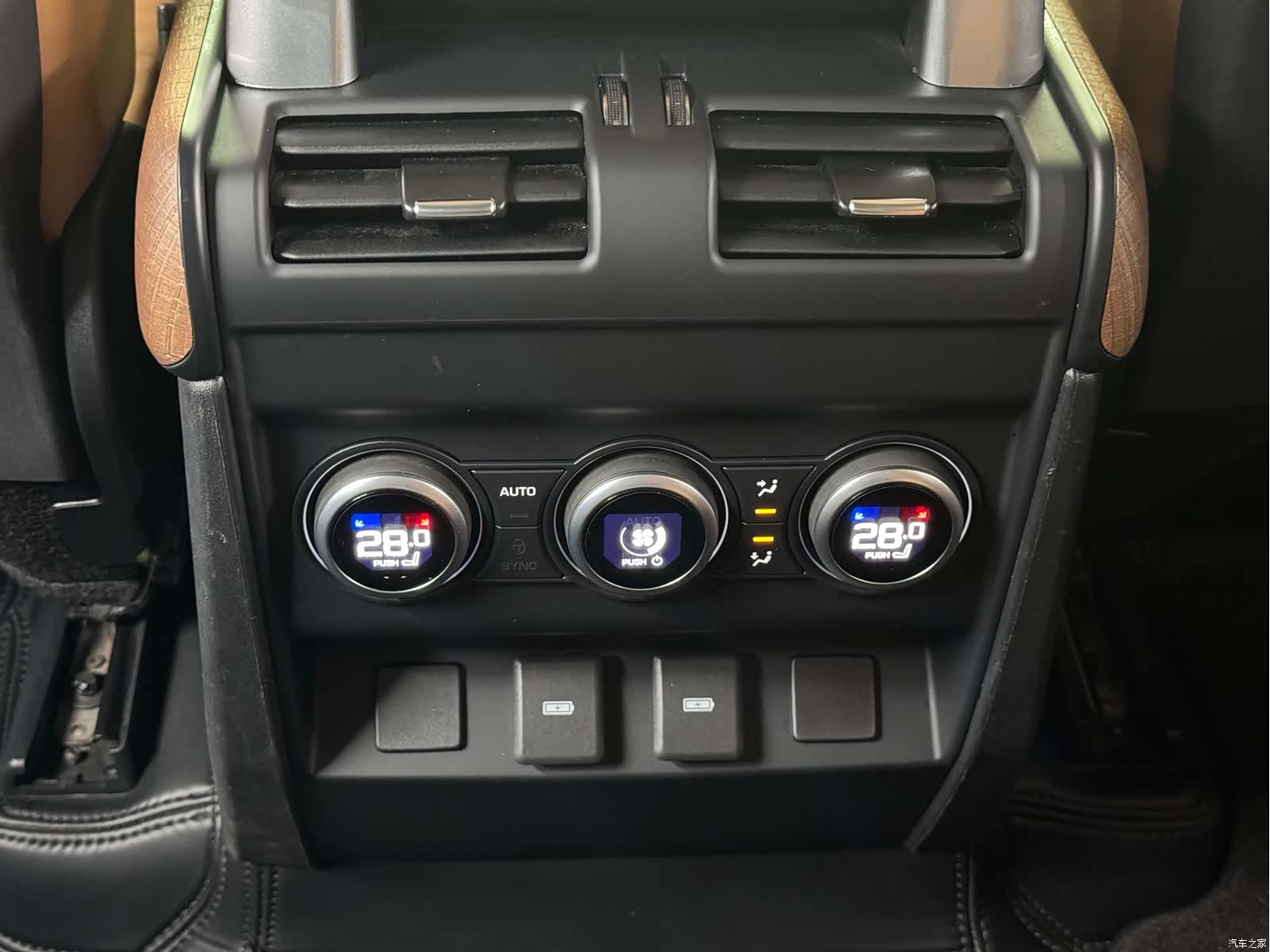 Land Rover Defender, 2023 14