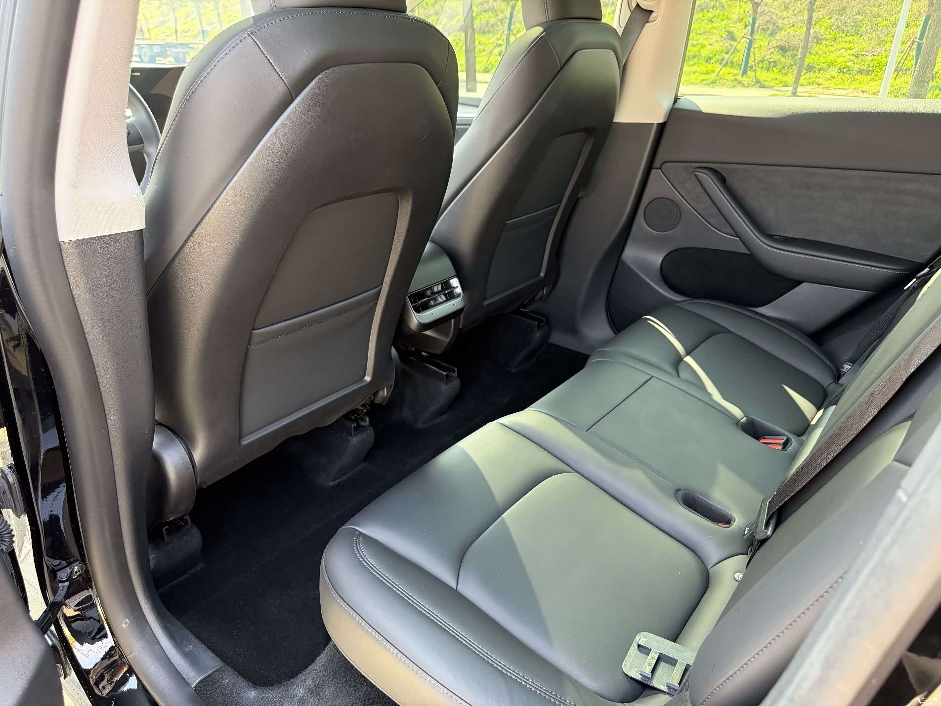 Tesla Model Y, 2024 все фото