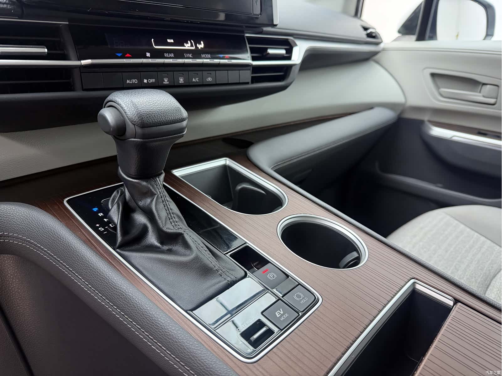 Toyota Sienna, 2023 12