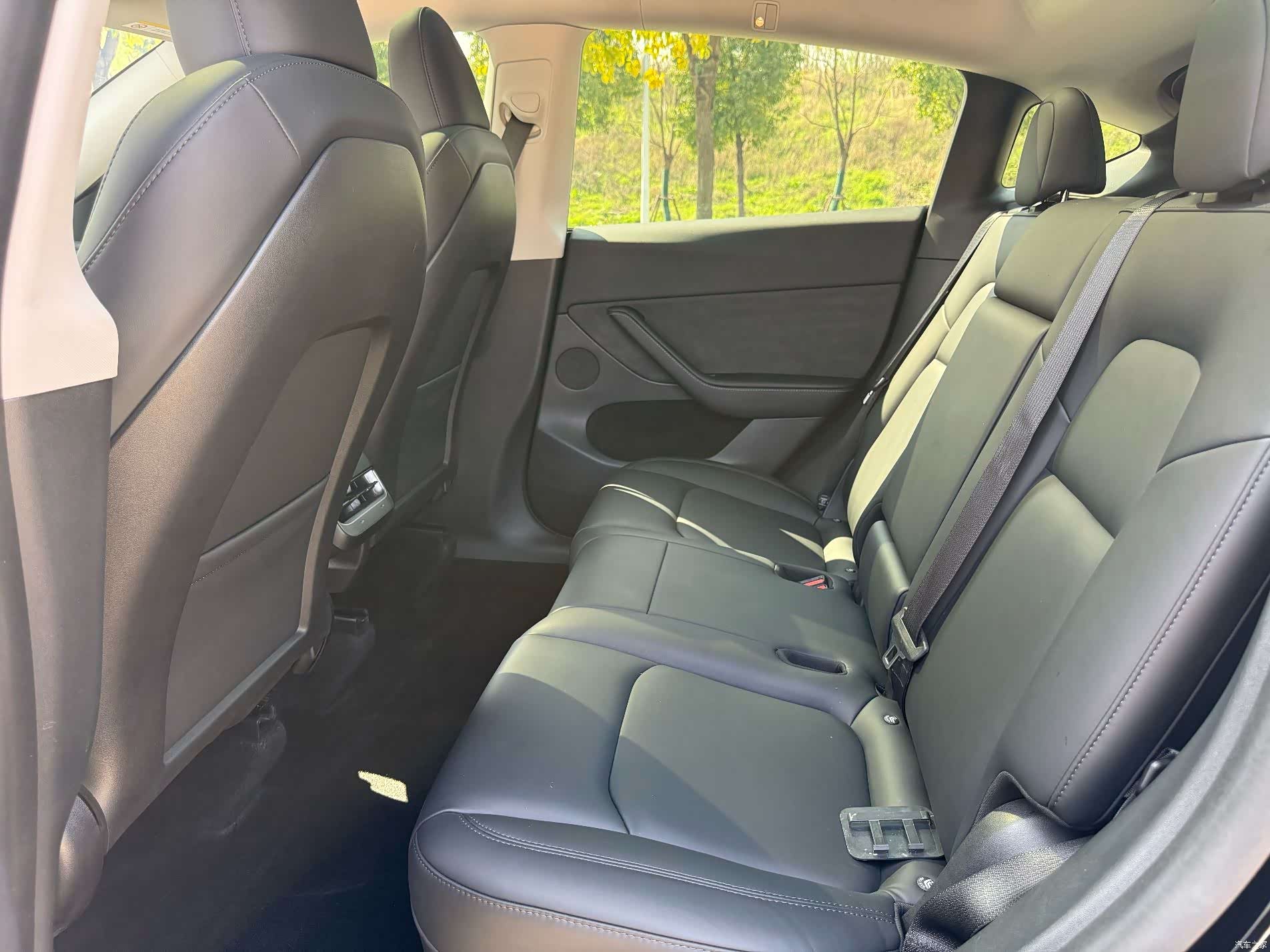 Tesla Model Y, 2024 6