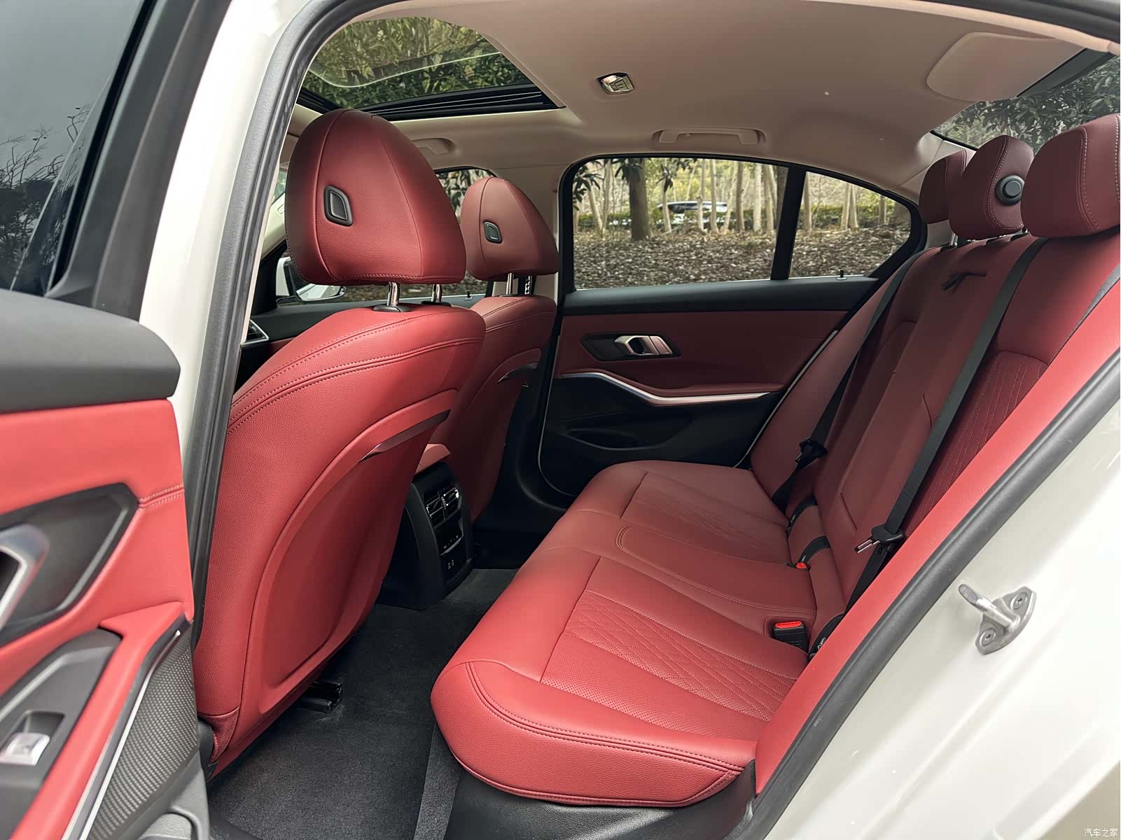 BMW 3 Series, 2024 10