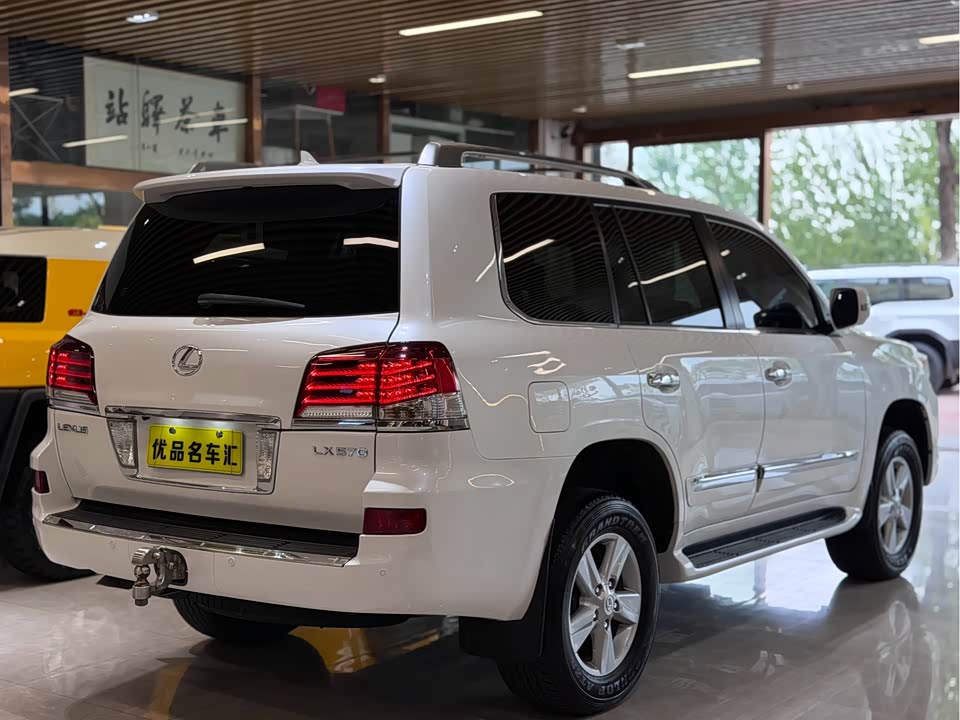 Lexus LX