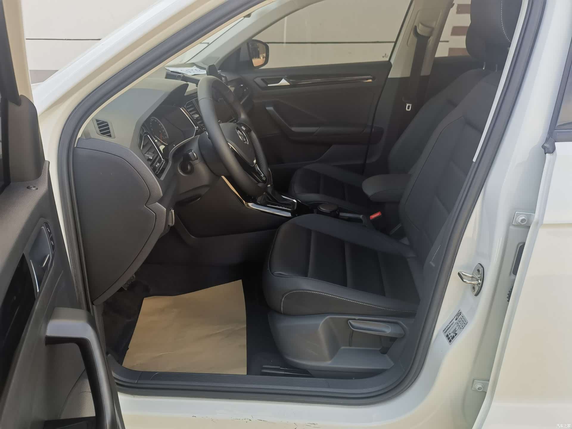 Volkswagen T-ROC, 2019 8