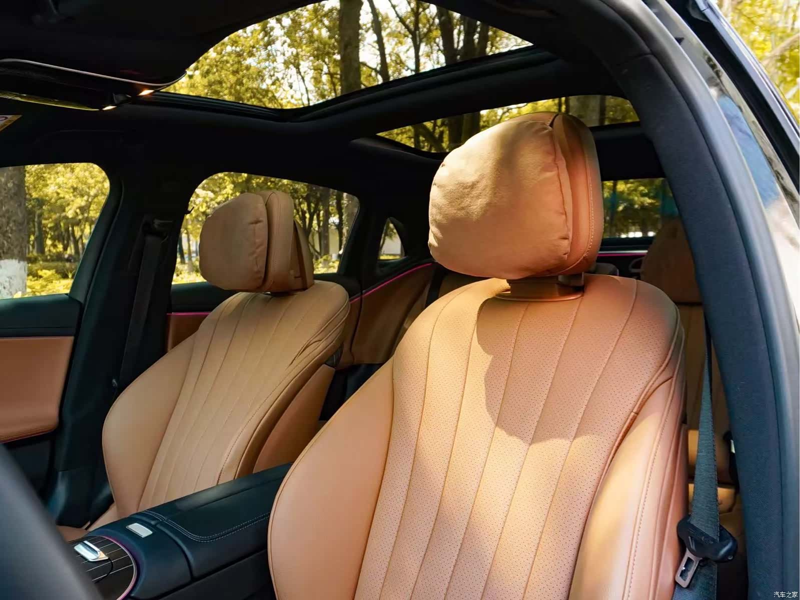 Mercedes-Benz E-Class, 2024 14