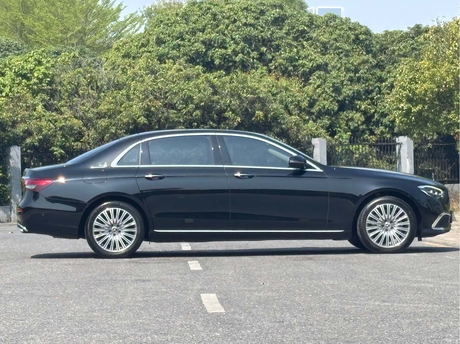 Mercedes-Benz E-Class, 2023 27