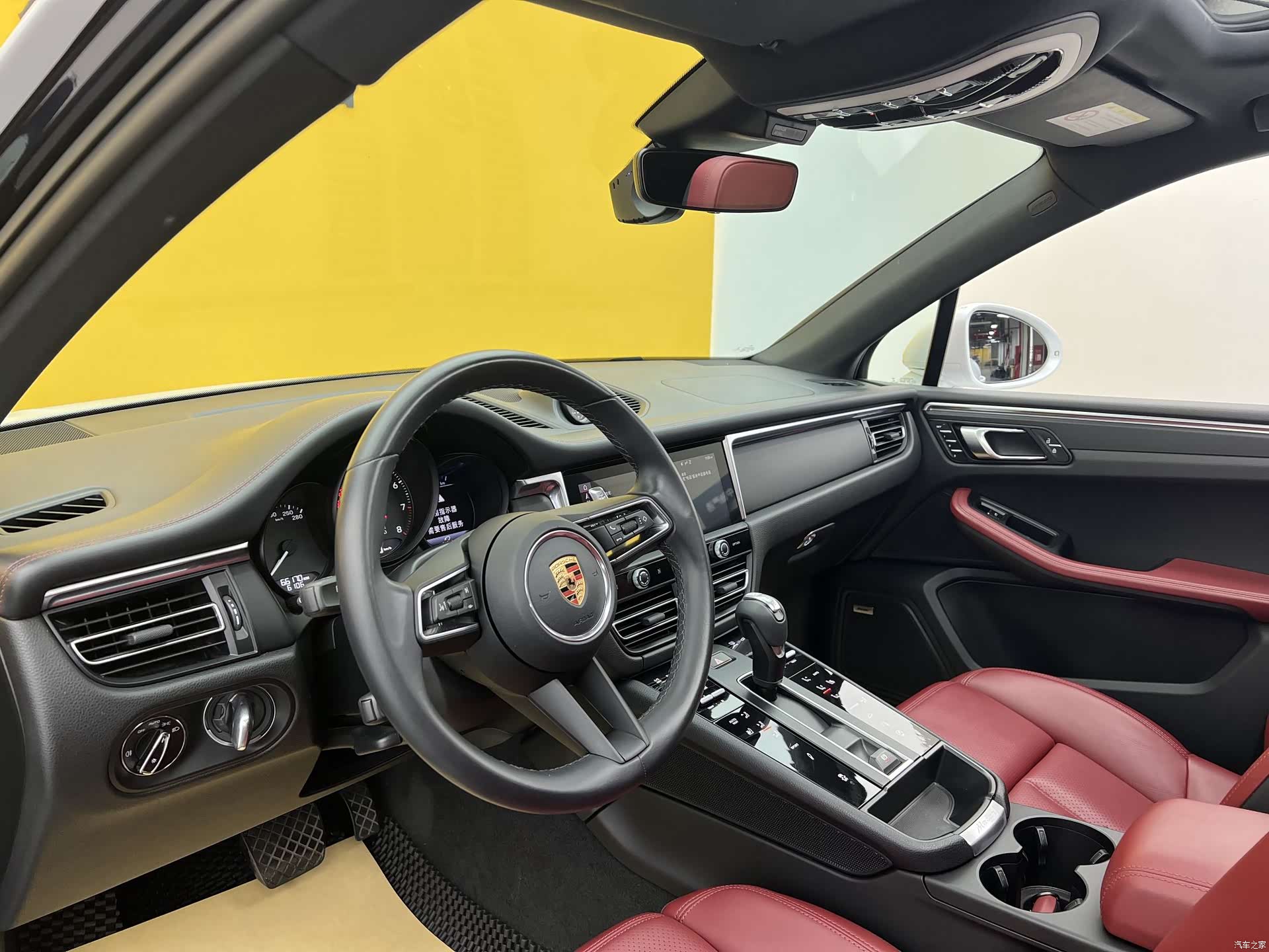 Porsche Macan, 2023 все фото
