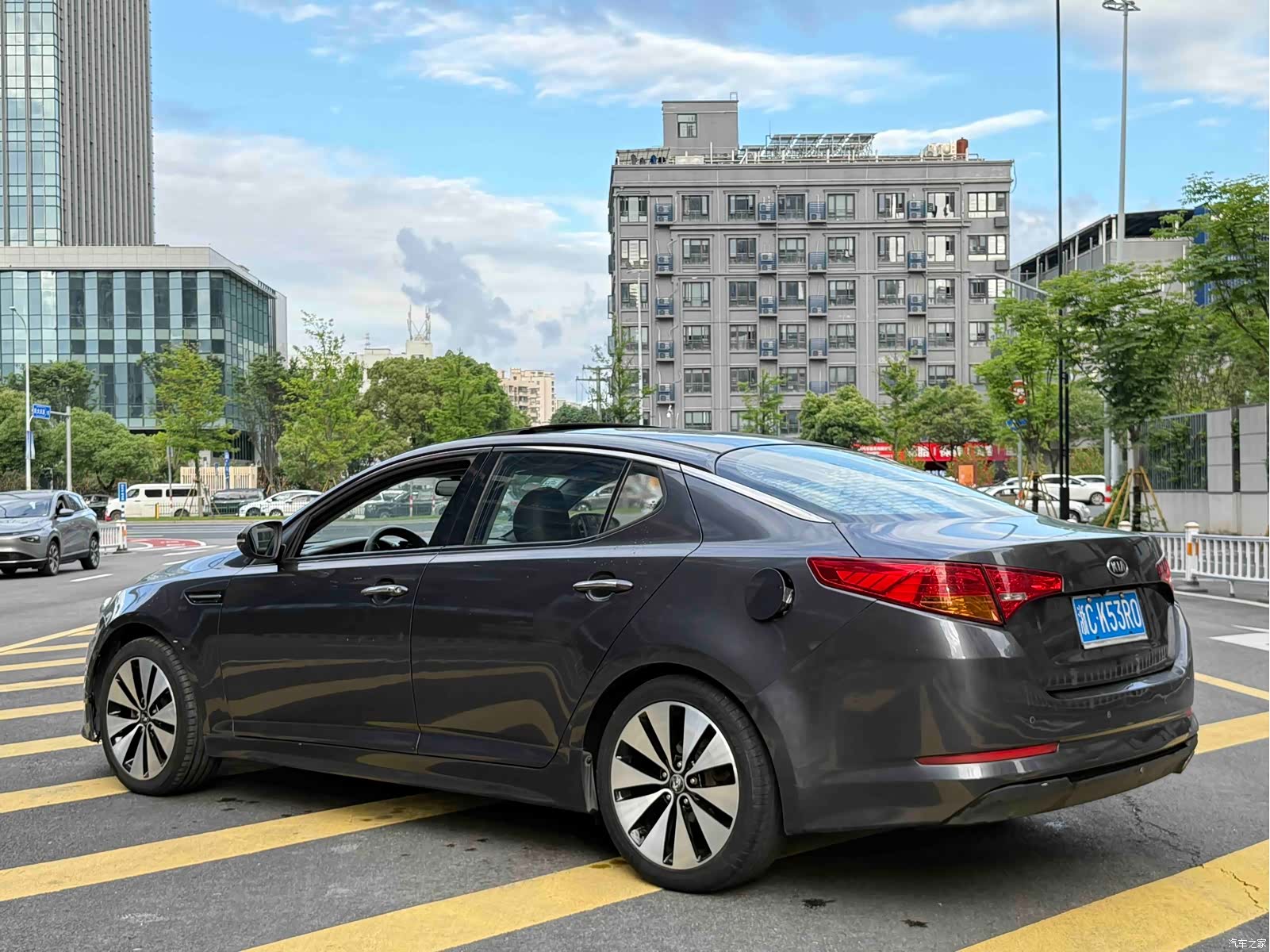 Kia K5, 2011 4