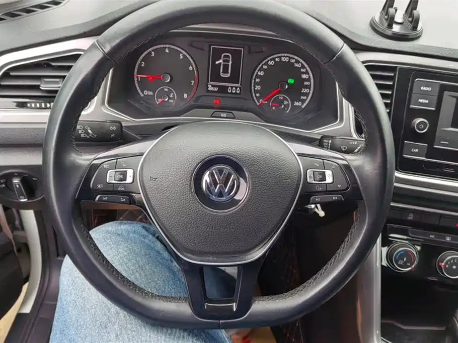 Volkswagen T-ROC exploring Songs