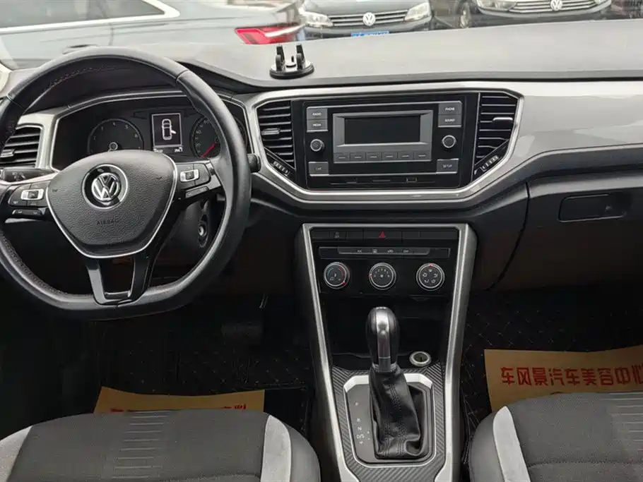 Volkswagen T-ROC exploring Songs