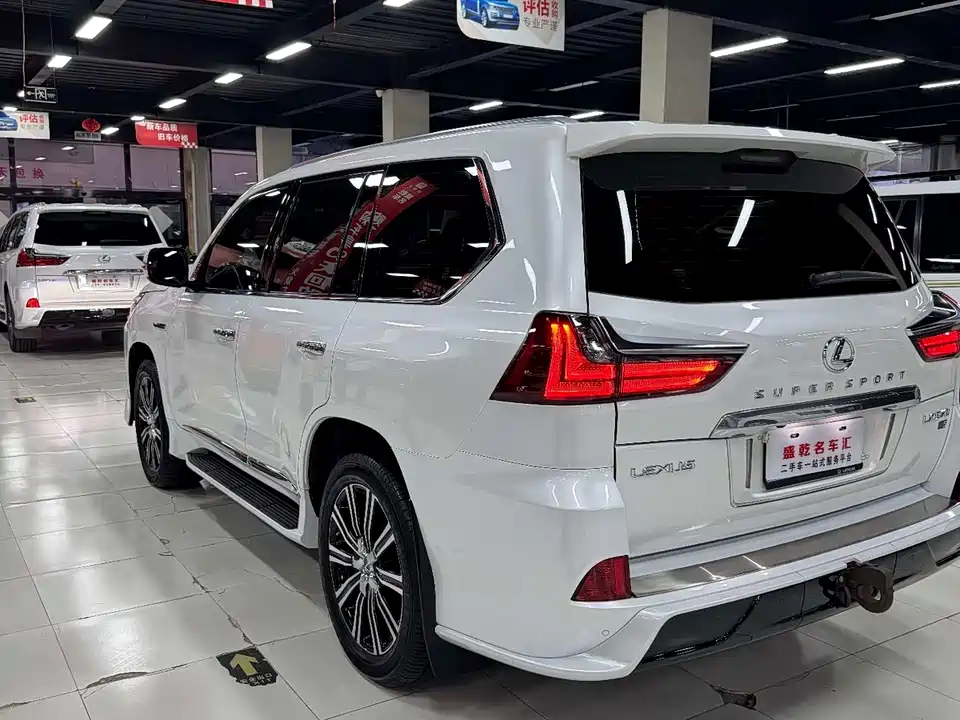 Lexus LX