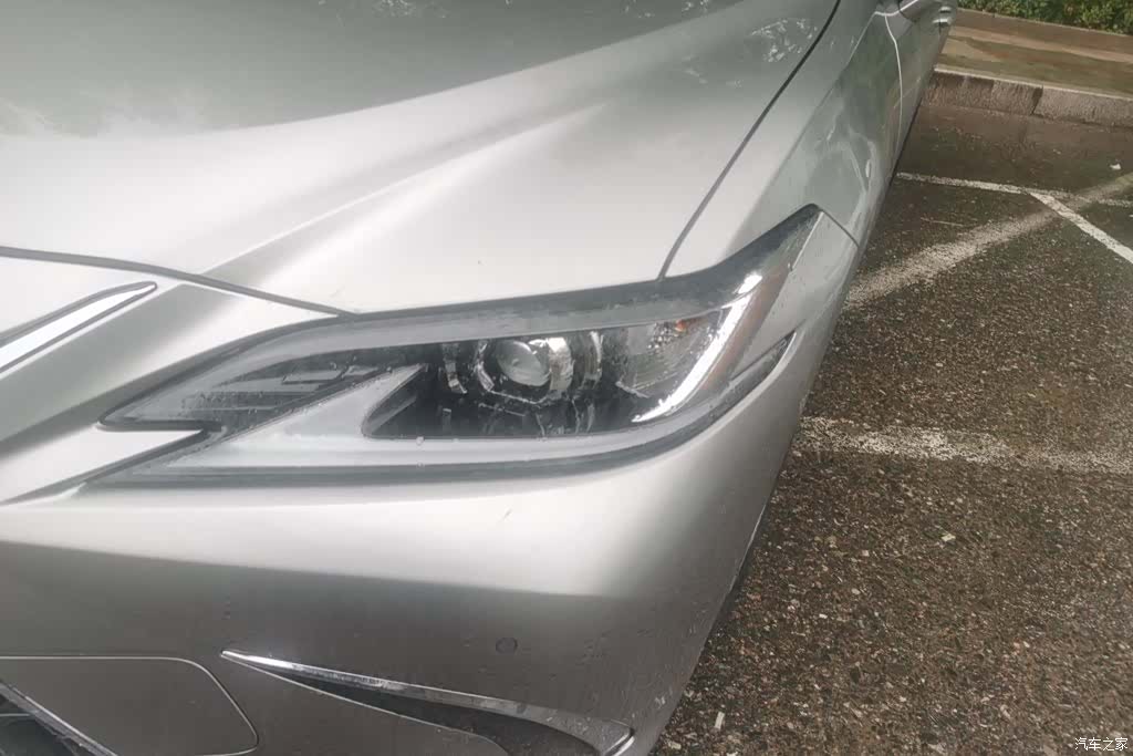 Lexus ES, 2022 все фото