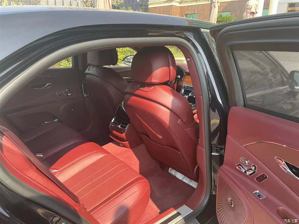 Bentley Flying Spur, 2021 4