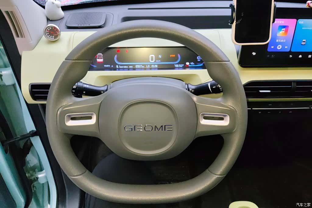 Geely Panda, 2025 15