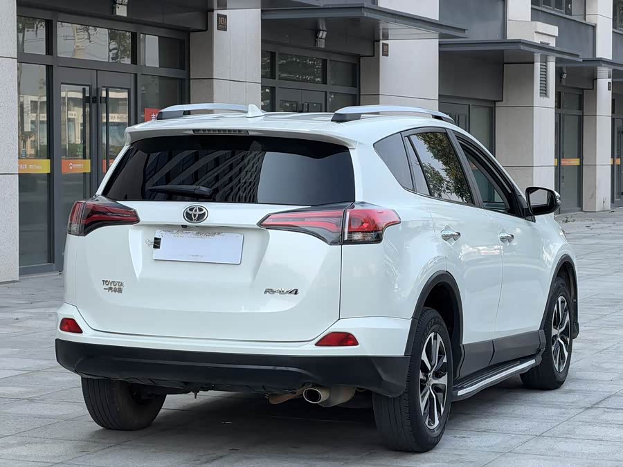 Toyota RAV4 2017, фото 6
