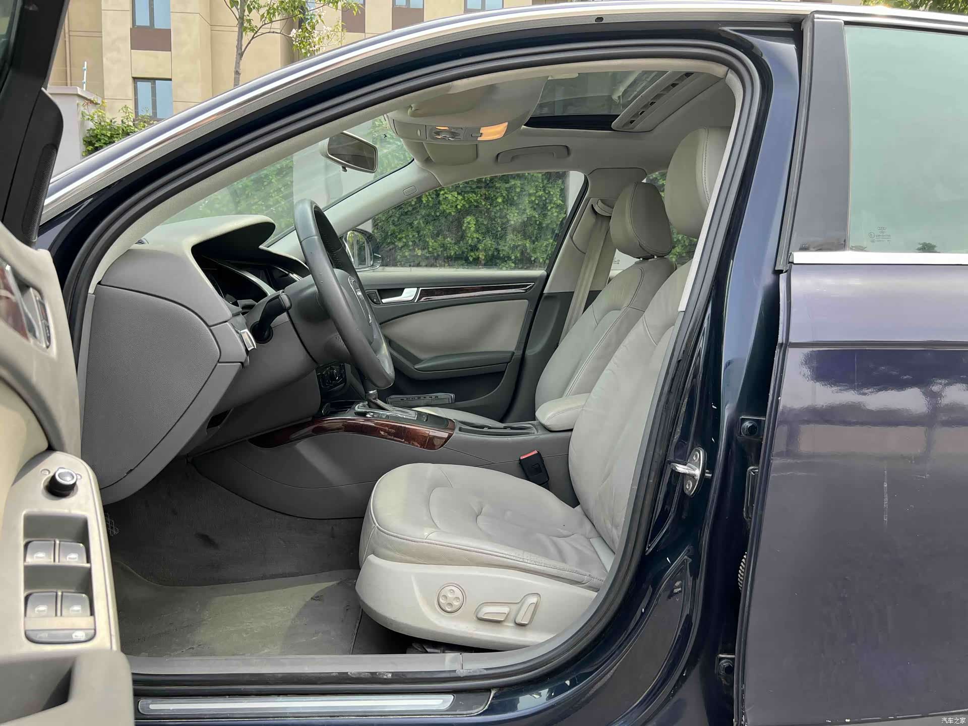 Audi A4L, 2010 4