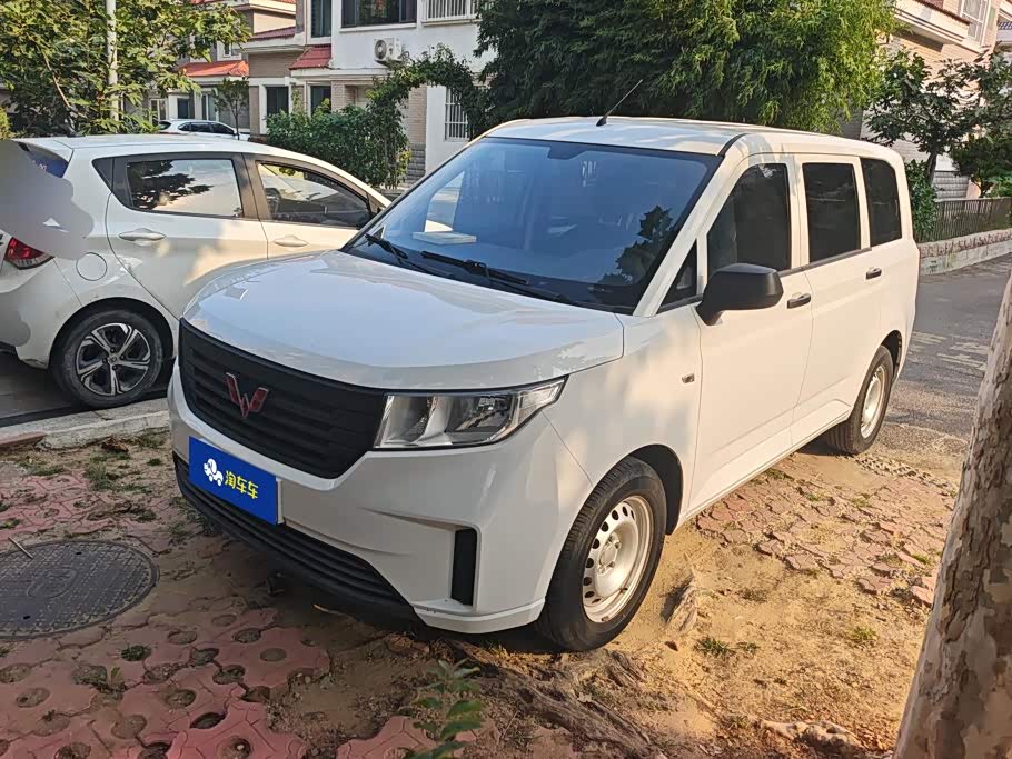 Wuling Hongguang Plus