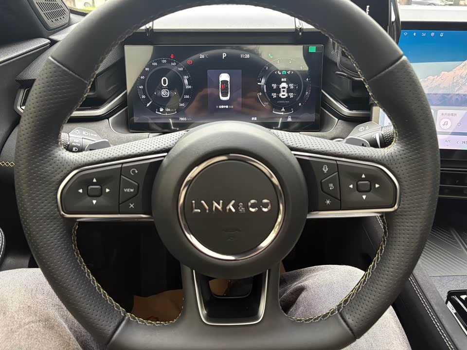 Lynk & Co 03