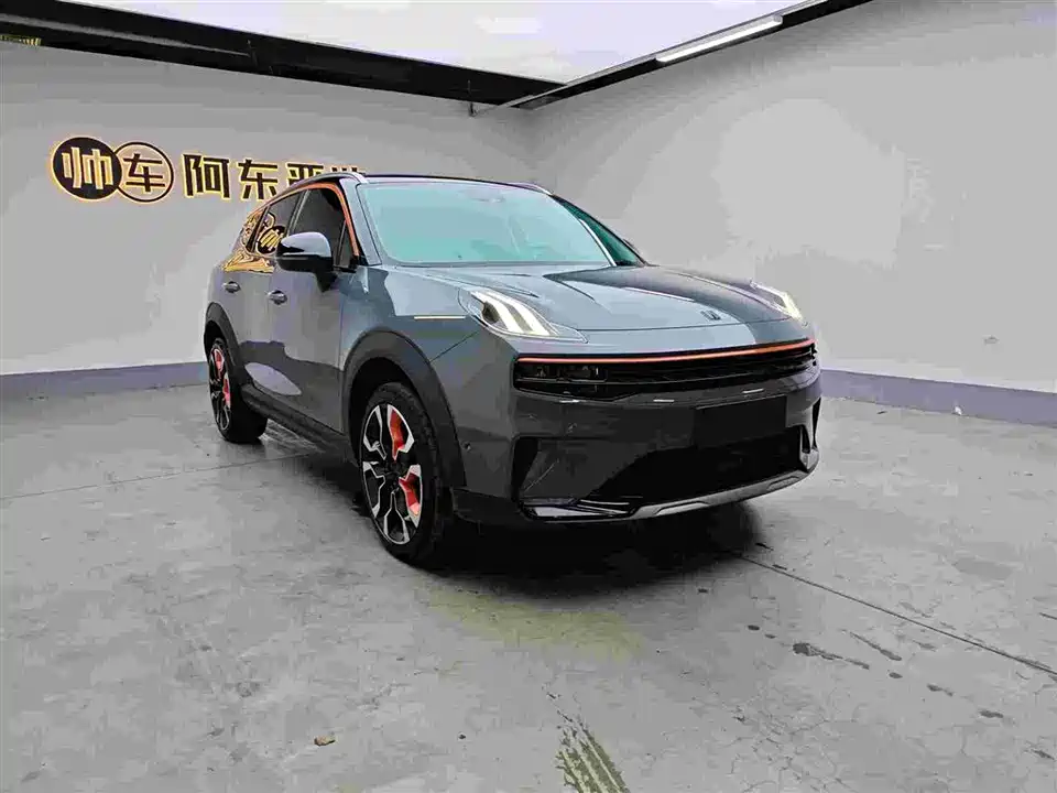 Lynk & Co 06