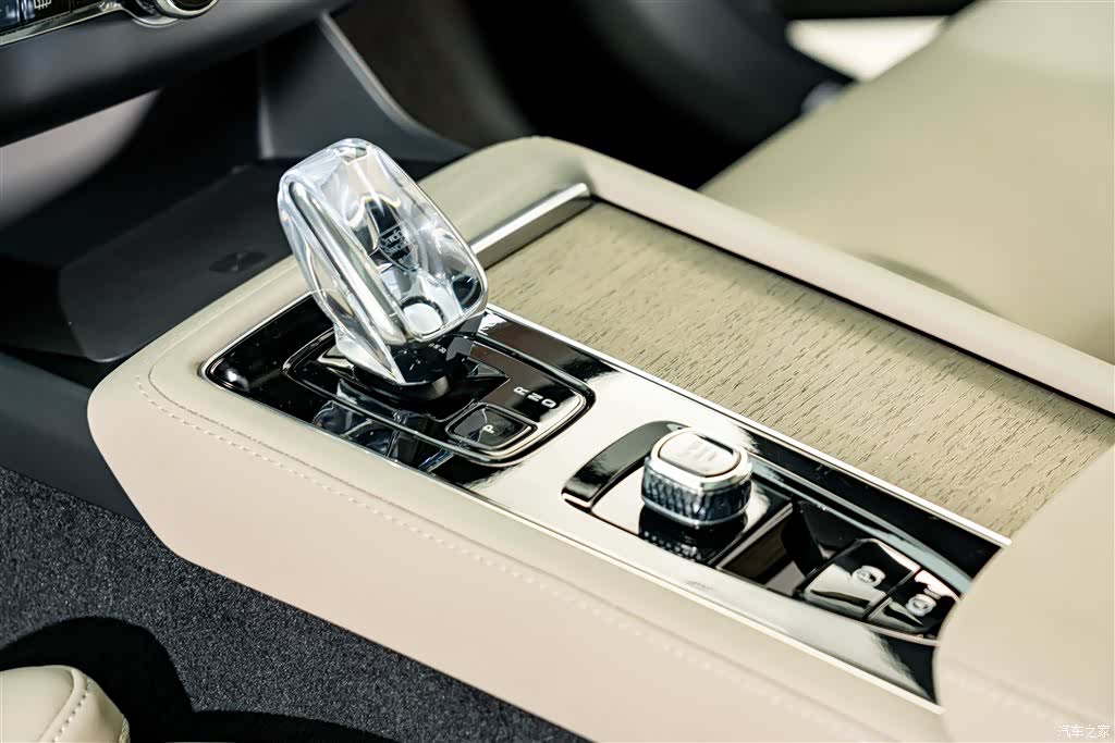 Volvo XC90, 2026 12