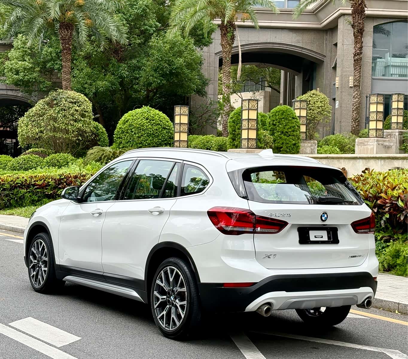 BMW X1, 2022 все фото