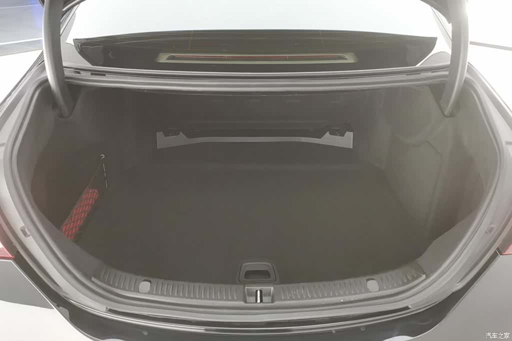 Mercedes-Benz E-Class, 2022 4