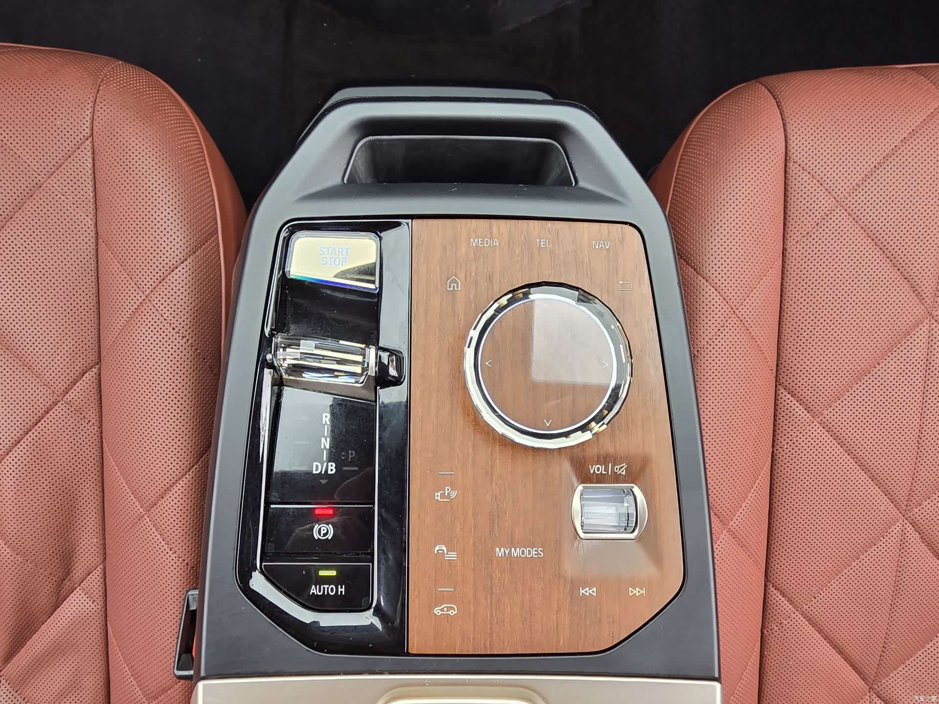 BMW iX, 2022 13