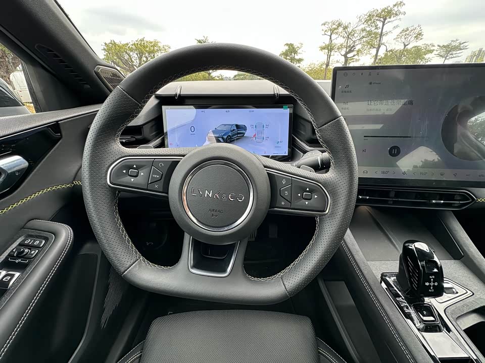 Lynk & Co 03