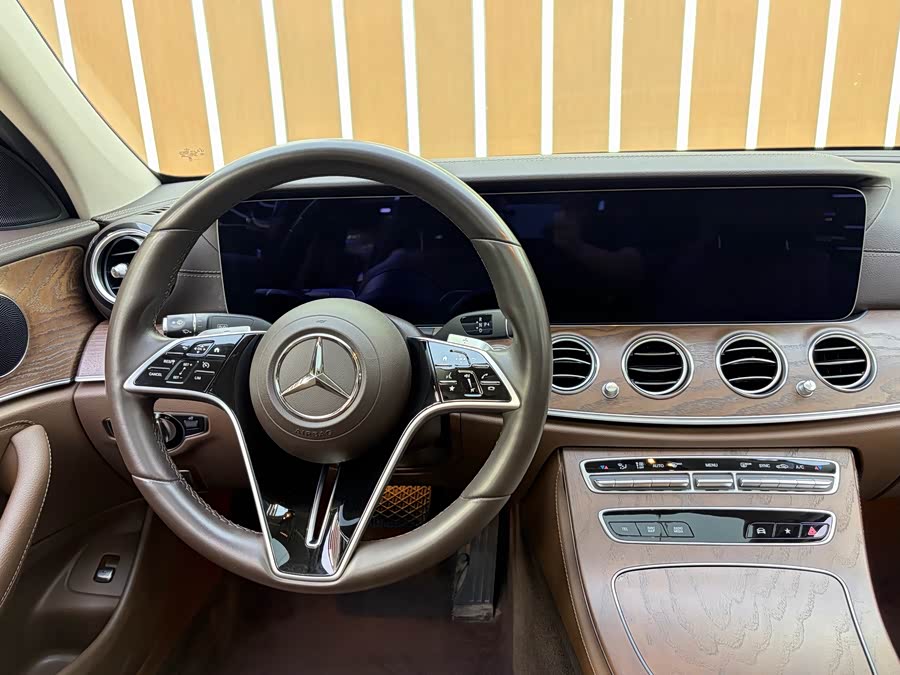 Mercedes-Benz E-Class 2023, фото 6