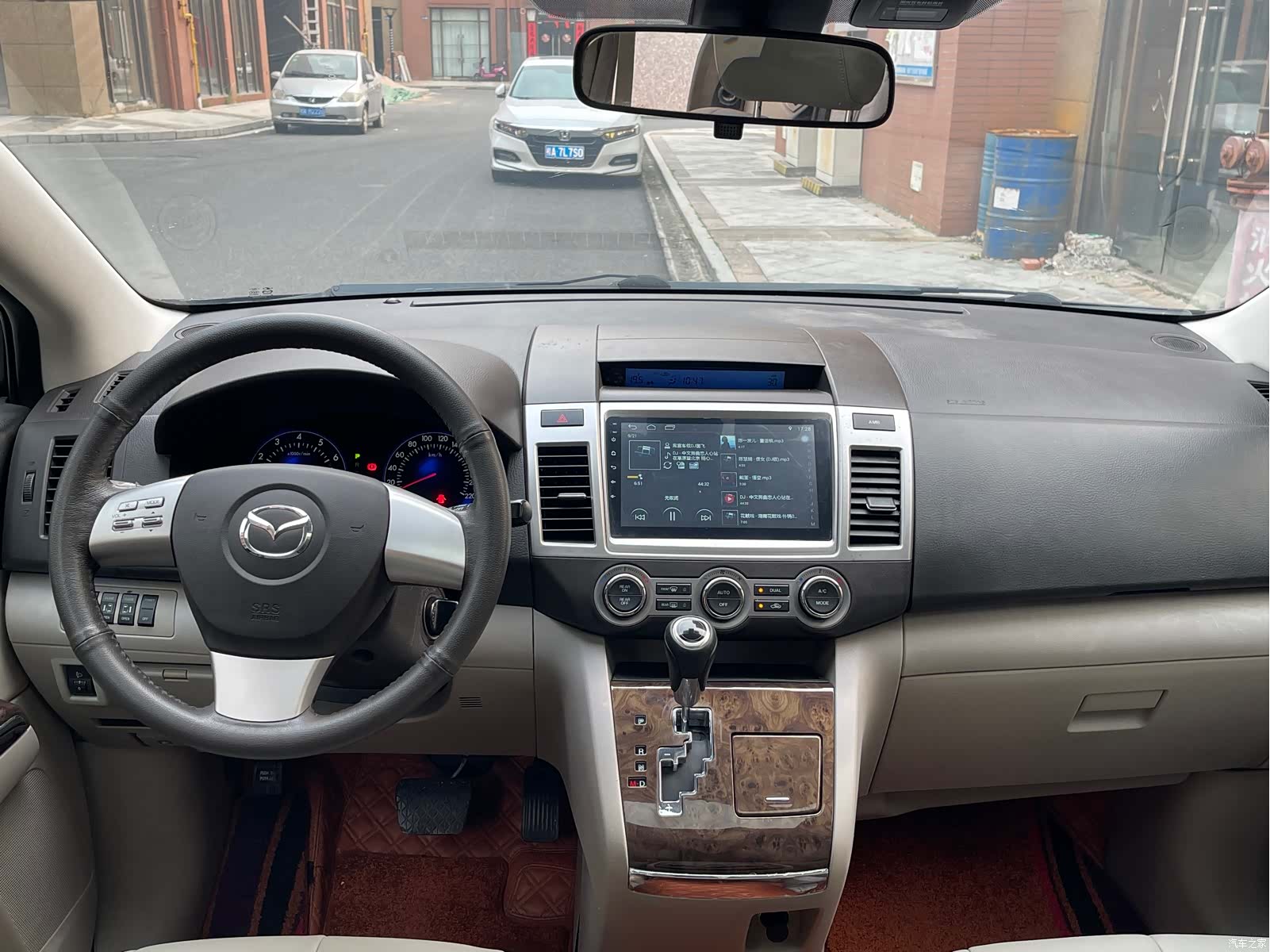 Mazda 8, 2015 7