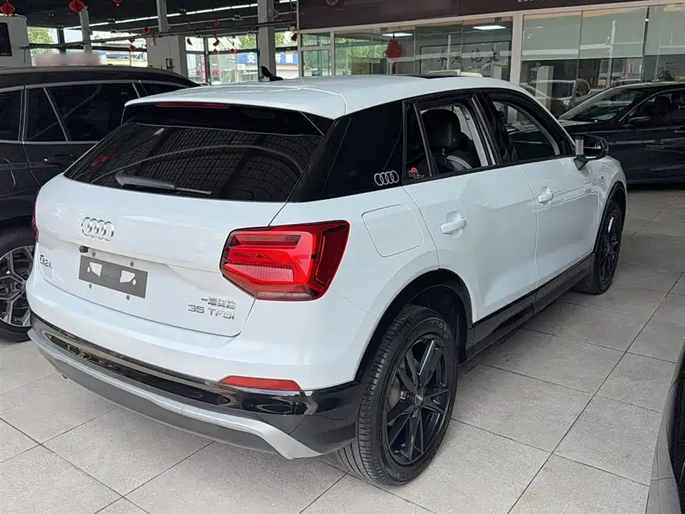 Audi Q2L Audi Q2L