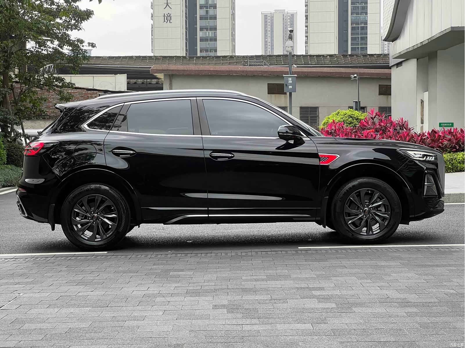 Hongqi HS5, 2024 8
