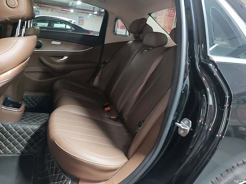 Mercedes-Benz E-Class, 2023 17